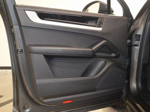 Certified 2024 Porsche Cayenne Coupe image 17