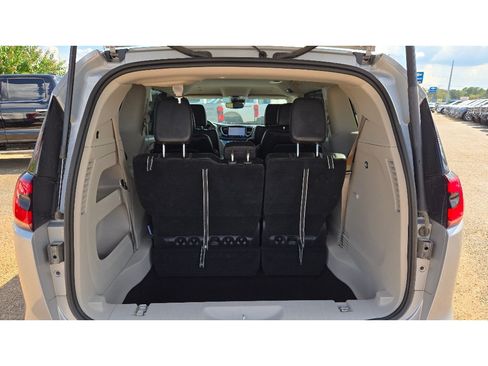 Used 2024 Chrysler Pacifica Touring-L FWD image 14