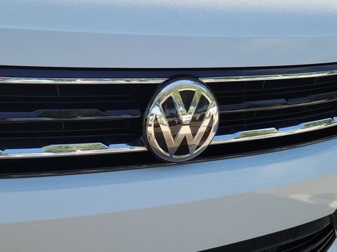 Used 2021 Volkswagen Tiguan SE R-Line FWD image 27