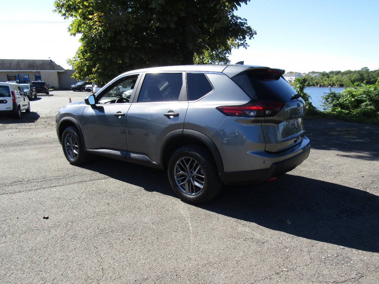 Used 2024 Nissan Rogue S AWD/4WD image 36