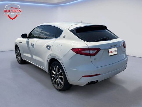Used 2019 Maserati Levante image 3
