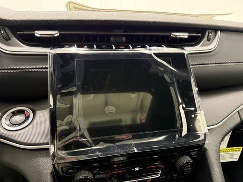 New 2025 Jeep Grand Cherokee Laredo X image 28