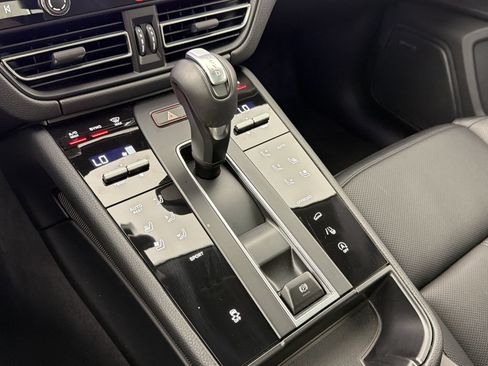 Certified 2026 Porsche Macan AWD/4WD image 18