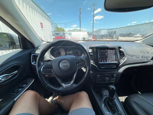 Used 2019 Jeep Cherokee Limited FWD image 10