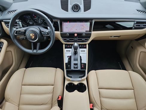 Used 2025 Porsche Macan image 24