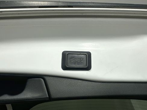 Used 2019 Toyota RAV4 XLE Premium w/ All Weather Liner Package AWD/4WD image 32