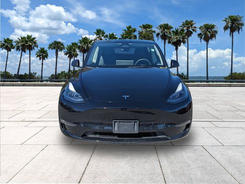 Used 2023 Tesla Model Y Long Range image 3