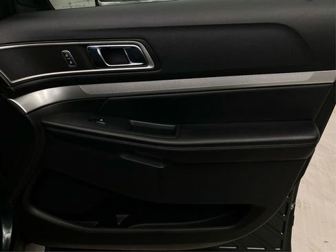 Used 2016 Ford Explorer XLT w/ Equipment Group 202A image 26