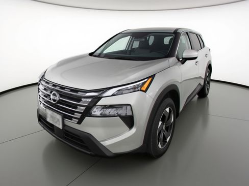 Used 2025 Nissan Rogue SV image 3