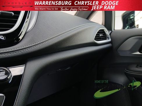 New 2026 Chrysler Pacifica Select image 27