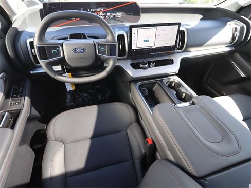 New 2025 Ford Expedition Active image 10