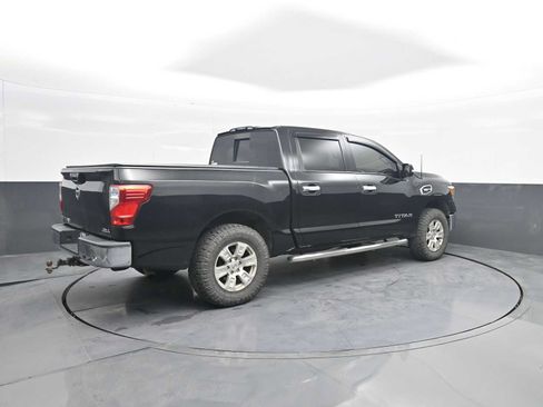 Used 2017 Nissan Titan SV AWD/4WD image 8