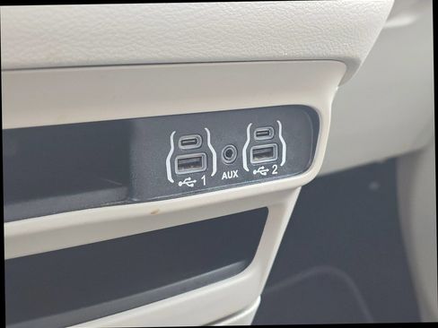 Used 2023 Chrysler Pacifica Touring-L FWD image 28