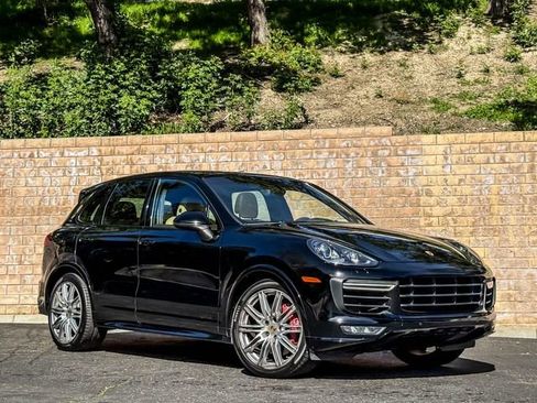 Used 2017 Porsche Cayenne GTS image 12