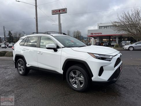 Used 2024 Toyota RAV4 XLE image 1