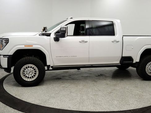Used 2024 GMC Sierra 3500 Denali Ultimate AWD/4WD image 2