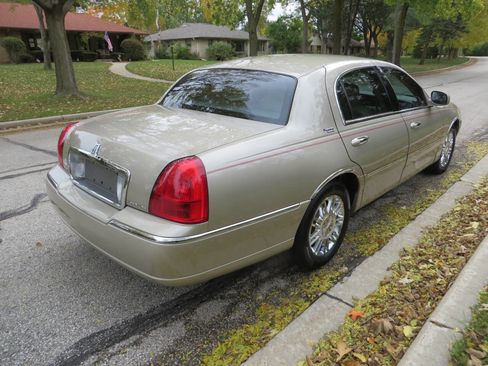 Used 2008 Lincoln Town Car Signature Limited image 5