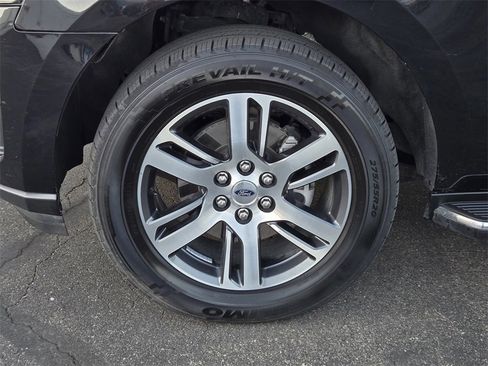 Used 2023 Ford Expedition Limited image 6