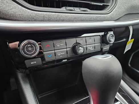 New 2026 Jeep Compass Latitude image 23