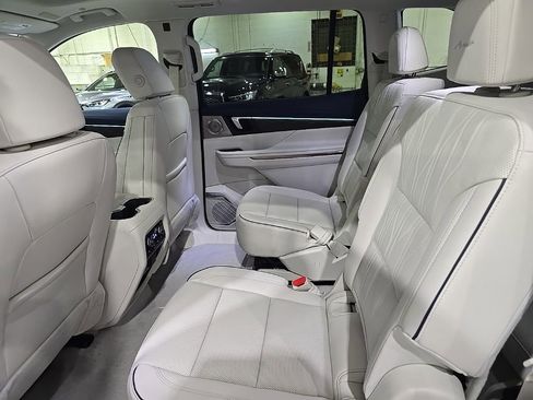 New 2026 Buick Enclave Avenir w/ Super Cruise Package FWD image 16
