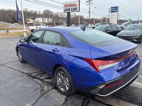 Used 2024 Hyundai Elantra Blue image 6