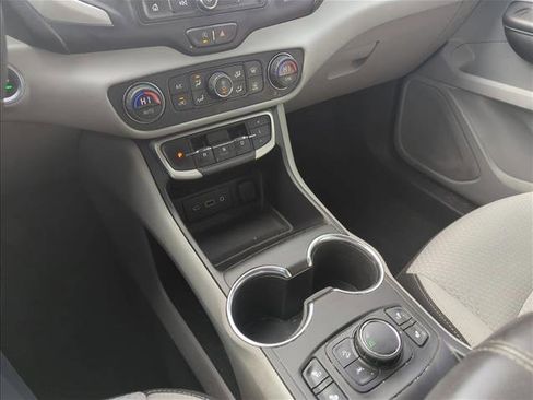 Used 2023 GMC Terrain SLE w/ Driver Convenience Package image 13