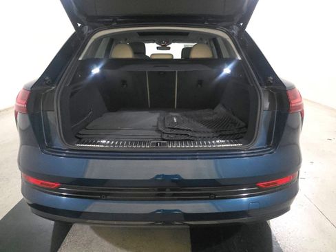 Used 2022 Audi e-tron Premium Plus w/ Premium Plus Package image 13