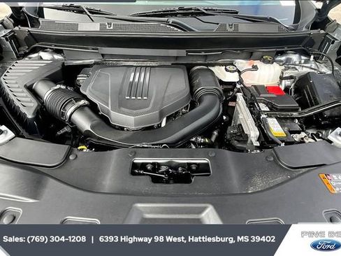 Used 2025 GMC Acadia Elevation image 8