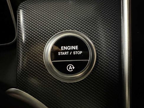 Used 2024 Mercedes-Benz GLC 300 4MATIC image 32