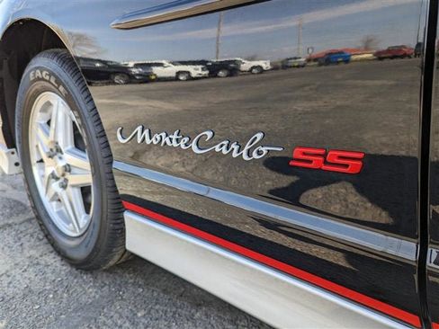 Used 2002 Chevrolet Monte Carlo SS w/ Preferred Equipment Group FWD image 15