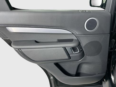 Used 2024 Land Rover Discovery Dynamic SE image 25