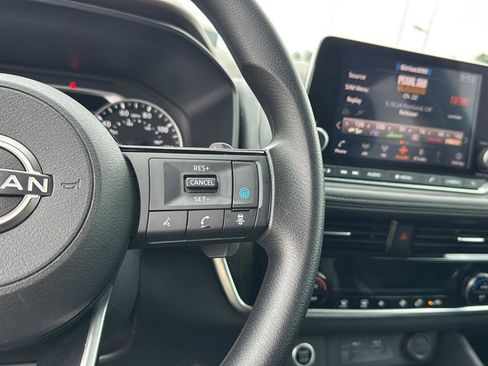 Used 2022 Nissan Rogue SV image 19