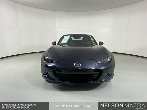 Used 2022 MAZDA MX-5 Miata RF Grand Touring image 2
