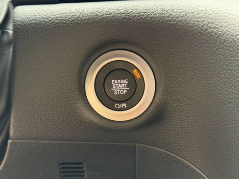 New 2026 Chrysler Pacifica Pinnacle FWD image 25