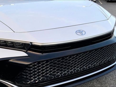 Used 2024 Toyota Crown Limited image 29