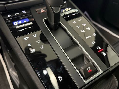 Certified 2026 Porsche Macan AWD/4WD image 34
