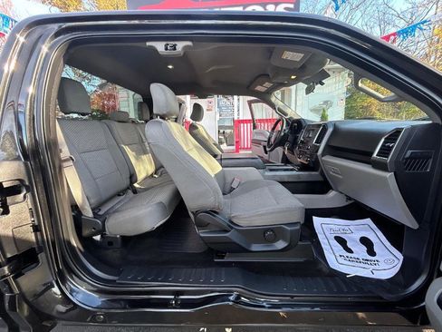 Used 2015 Ford F150 XLT image 19