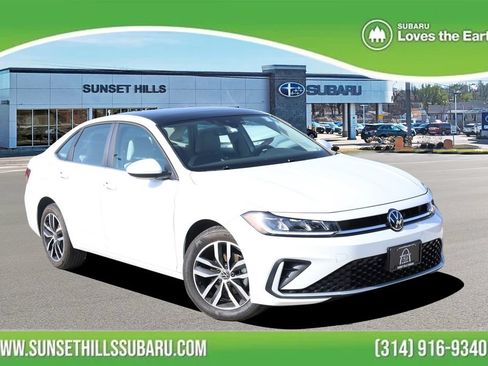 Used 2025 Volkswagen Jetta SE FWD image 1
