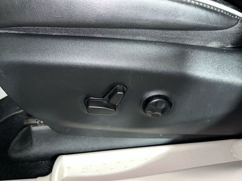Used 2021 Chrysler Pacifica Limited w/ Uconnect Theater Family Group AWD/4WD image 14