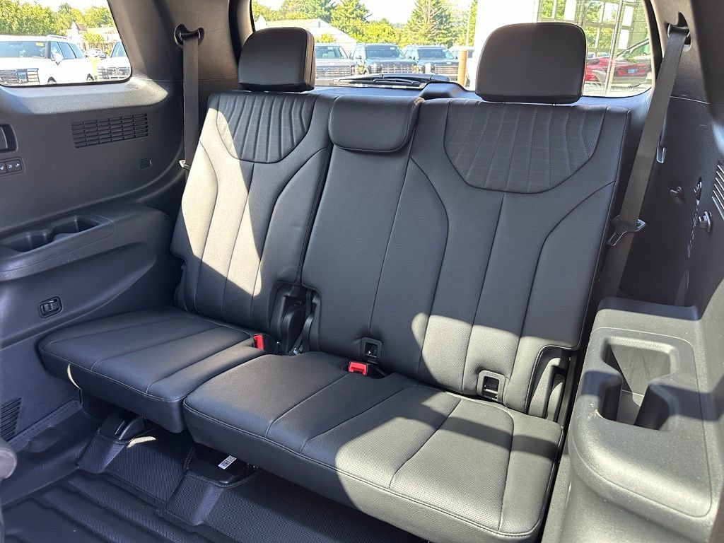 Used 2024 Hyundai Palisade Limited AWD/4WD image 14