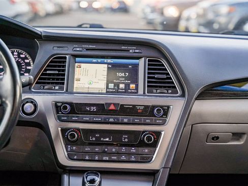 Used 2016 Hyundai Sonata Limited w/ Option Group 02 image 13