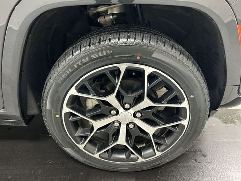 Used 2024 Jeep Grand Cherokee Summit image 8