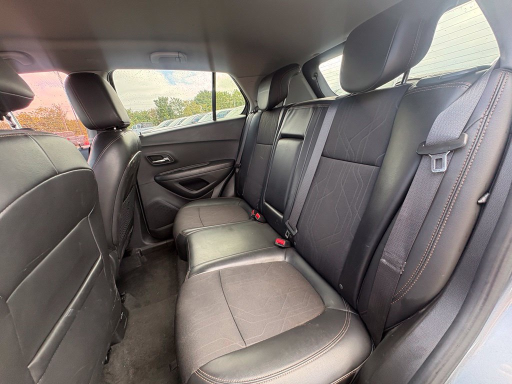 Used 2019 Chevrolet Trax LT w/ LT Convenience Package FWD image 25