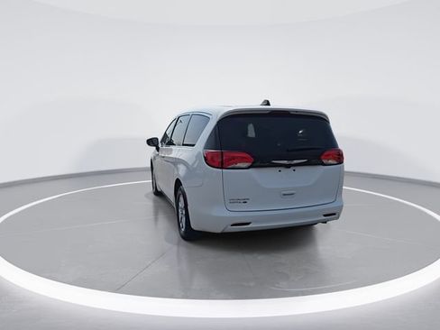 Used 2023 Chrysler Voyager LX FWD image 7