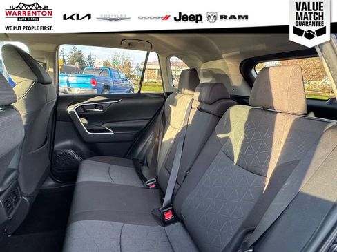 Used 2021 Toyota RAV4 XLE image 33