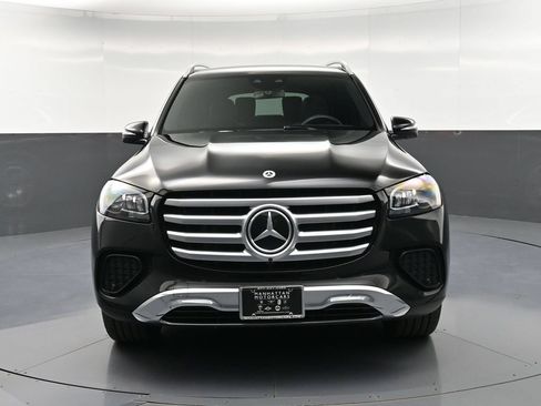 Used 2025 Mercedes-Benz GLS 450 4MATIC image 11