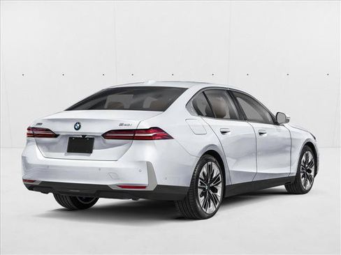 New 2027 BMW 540i xDrive w/ M Sport Package AWD/4WD image 2