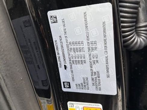 Used 2025 Chevrolet Suburban LS image 26