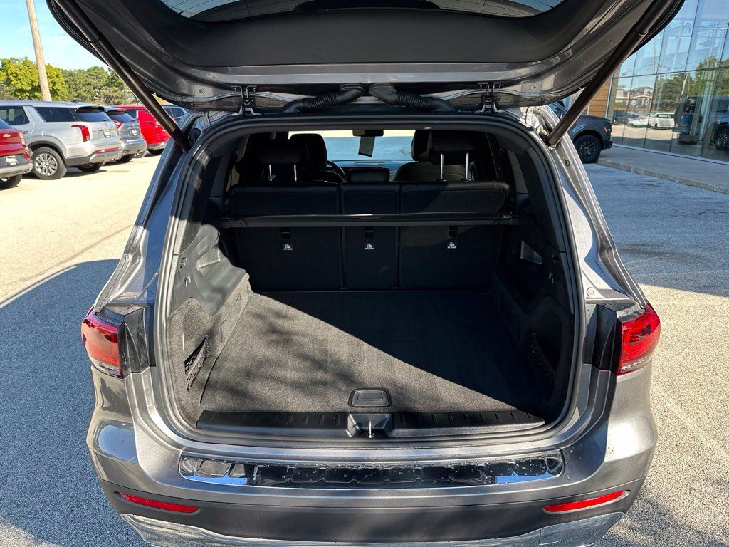 Used 2021 Mercedes-Benz GLB 250 4MATIC w/ Premium Package image 13