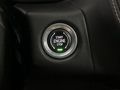 Used 2022 GMC Yukon SLT w/ SLT Premium Package image 17